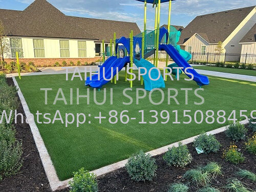 Мягкий противоударный игровой мат с толщиной 10-100 мм, обеспечивающий безопасность и соответствующий стандартам HIC и CFH